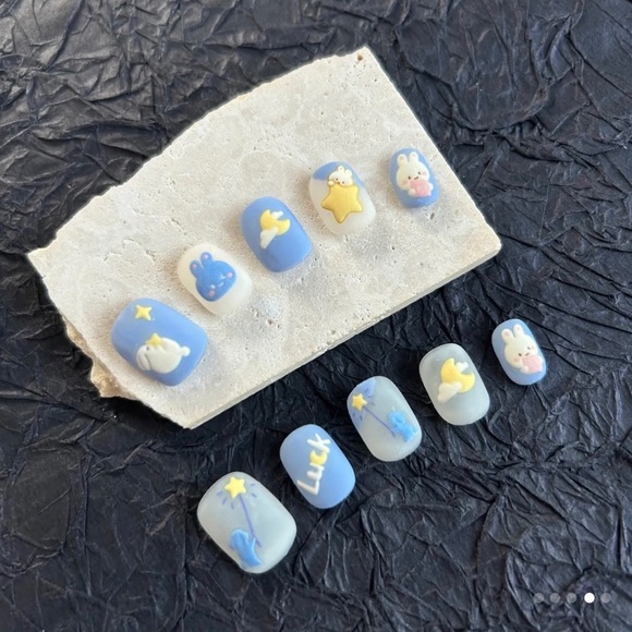Handmade Press on Nails with charms/nail art - Picture 4 of 6